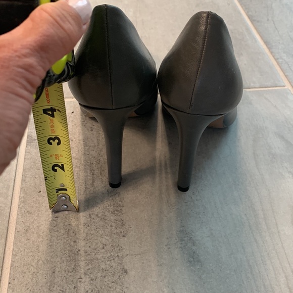 Journee Collection gray heels size 7-1/2 - Picture 5 of 5